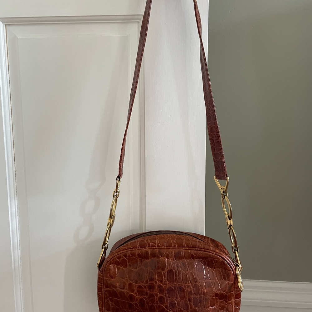 Chic Brown Crocodile-Embossed Crossbody Bag